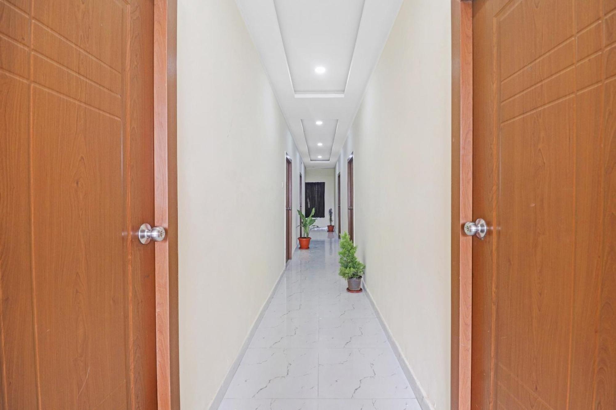 Hotel O Sri Navya Grand Near Nexus Hyderabad Exterior foto